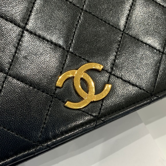 Chanel Black Leather Gold Chain Flap Bag Sku#001 (Gently used, fair condition) - Picture 4 of 11